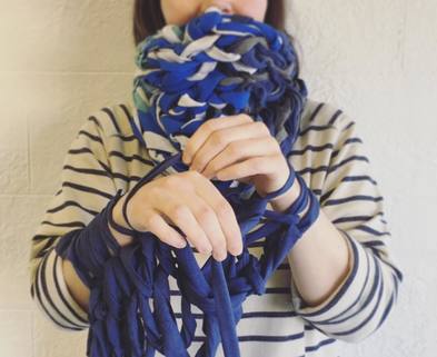 Medium arm knitted cowl