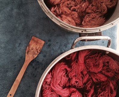 Medium natural dyeing with food waste