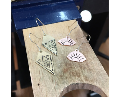 Medium earringstamp 1