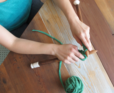 Medium knittingneedle02 300