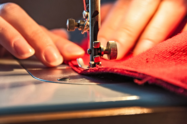 Carousel hands sewing with machine