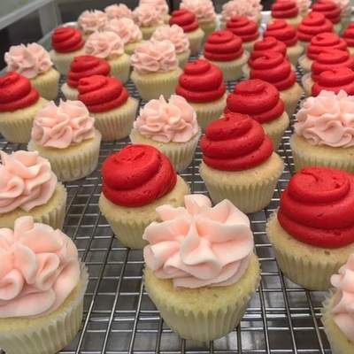 Carousel red pink cupcakes img 2473